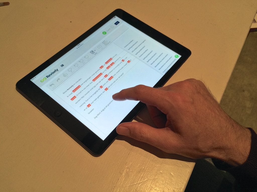 Nederlandse startup Revisely helpt docenten met nakijken