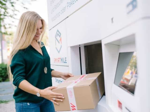 Dutch startup Smartmile opens smart and automated parcel station with MediaMarkt
