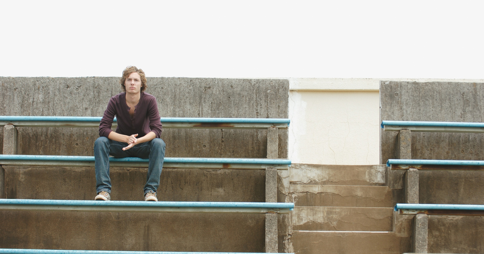 If you can sit in silence without reaching for your phone, you possess these 8 rare qualities