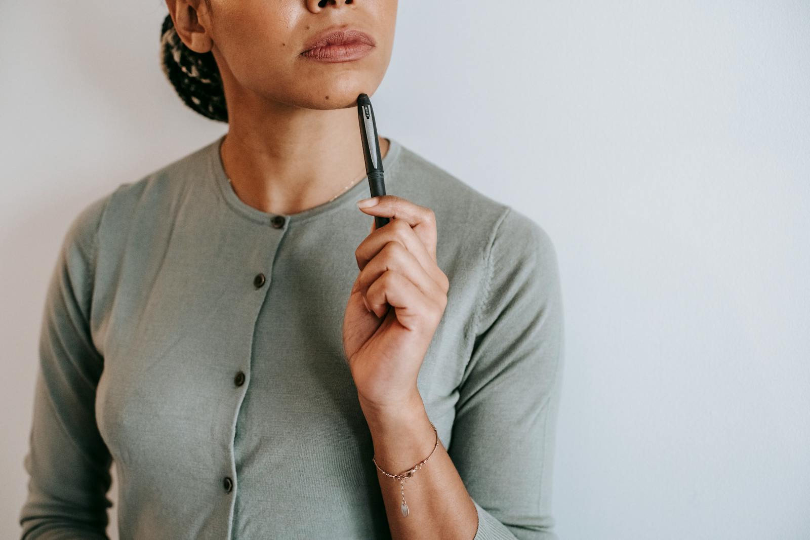 9 cognitive habits people develop when they grew up bilingual that have little to do with language and a lot to do with how their brain learned to hold two realities at once