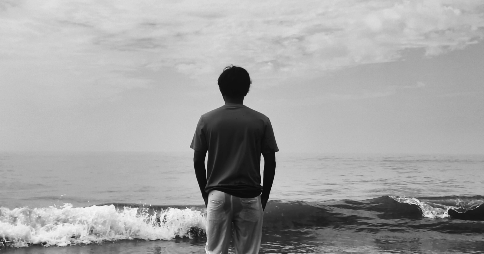 Nobody talks about why so many men quietly end up with no close friends, and  it isn't that they stopped caring, it's often that the friendships were built around shared activities, and once the team, the job, or the season ended, nobody knew how to just call