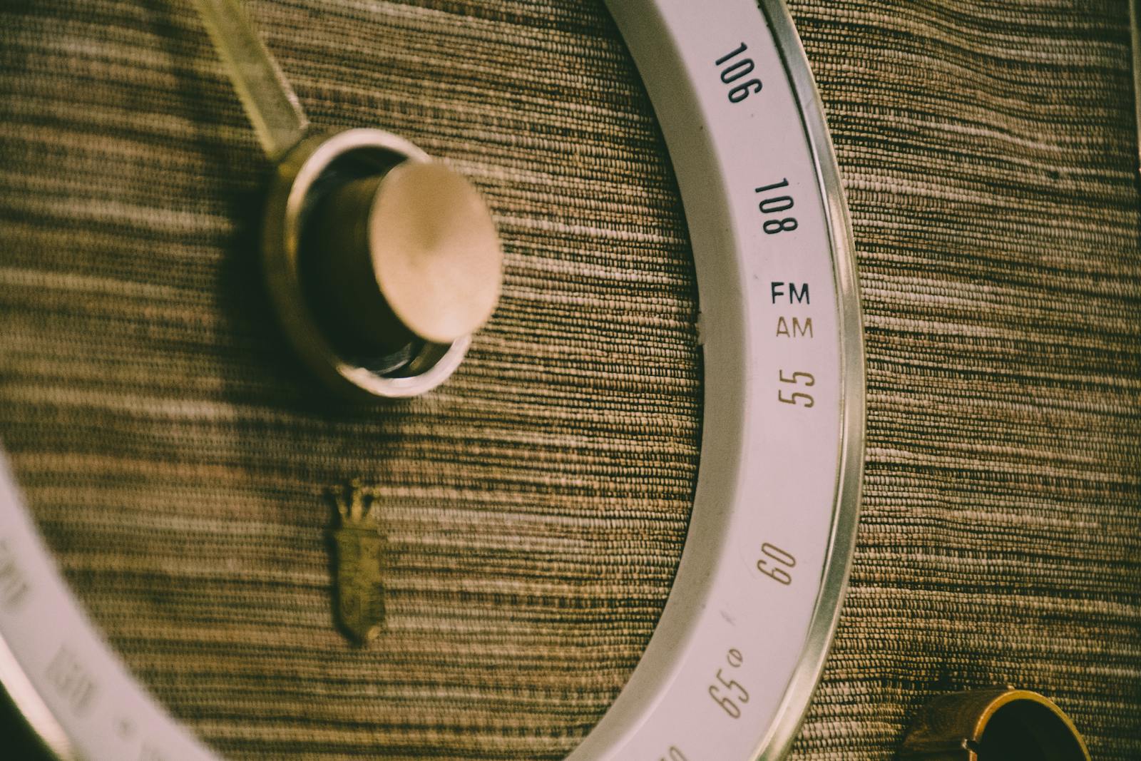 vintage thermostat dial