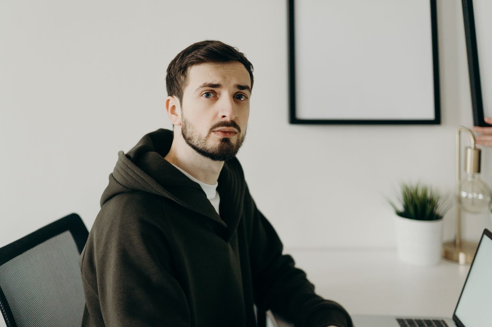 The idea that Gen Z is lazy misreads the data: full-time workers aged 20 to 24 averaged 40.5 hours a week, and visible enthusiasm is not the same as effort